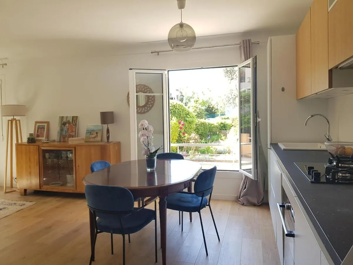 4 Pieces Vue Jardin Calme En Ville Nice 0*,  Frankrig
